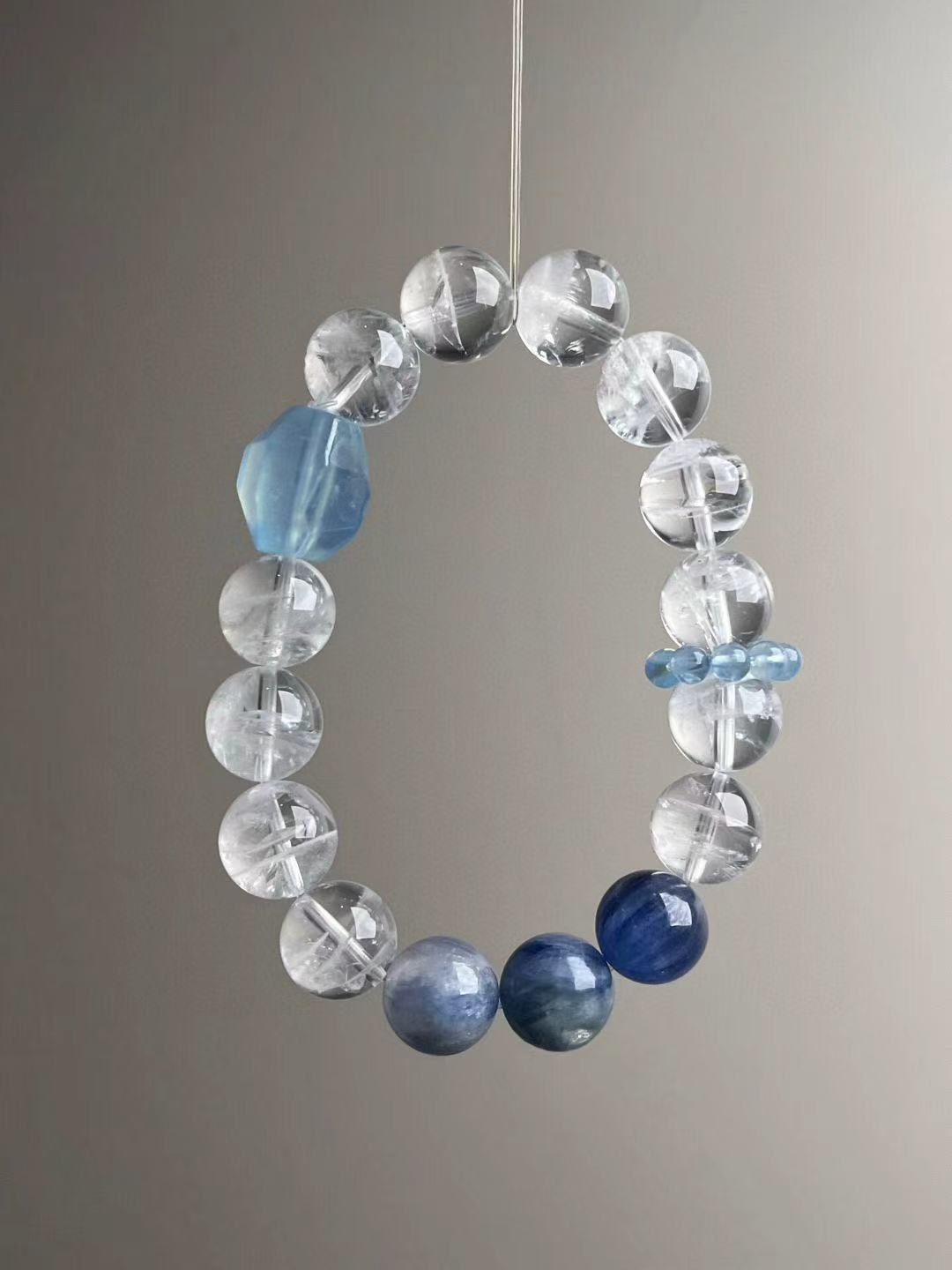 Overhead loop shot showing balanced spacing and the cool Metal–Water tone mix; executive-quiet shine.
